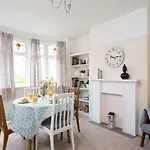City Apartments - 4 Heworth Village - 3 Bed House